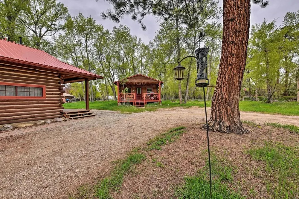 Cozy Colorado Cabin w/ Deck, Grill & River Access!