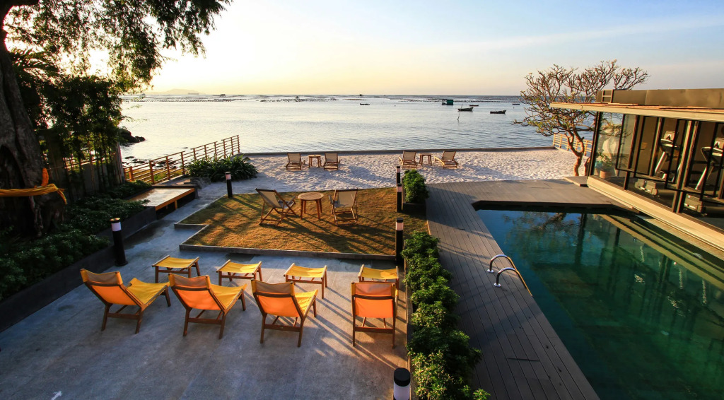 Balcony Seaside Sriracha Hotel & Serviced Apartments