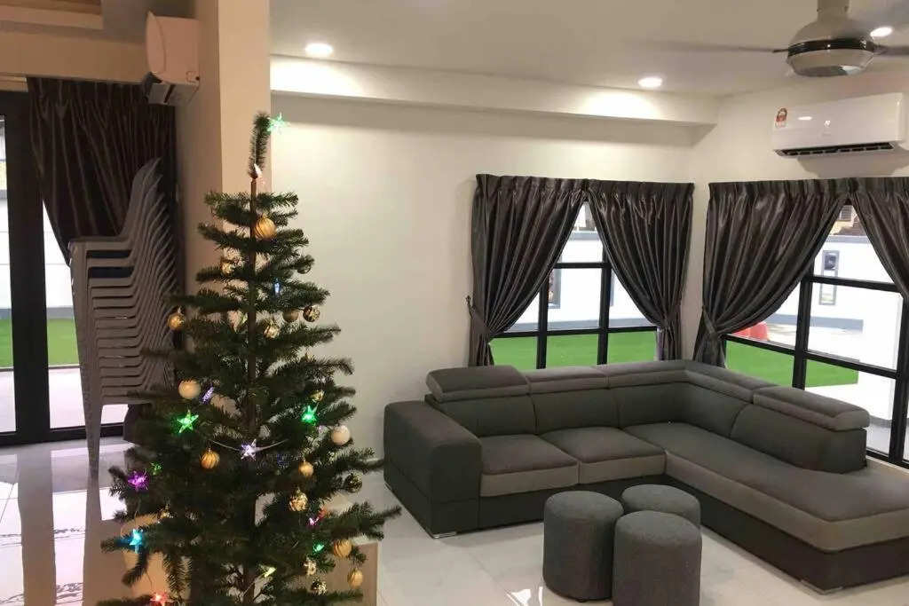 22pax :Taman pelangi Party house nearby midvelly