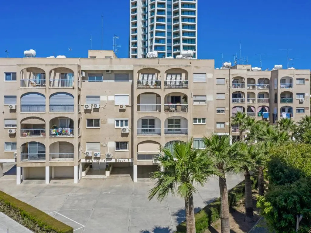 Sanders Sun City - 3-bdr Apt With Shared Pool