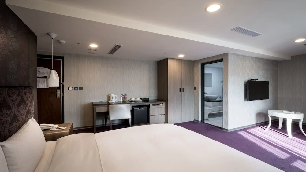 Zaw Jung Business Hotel