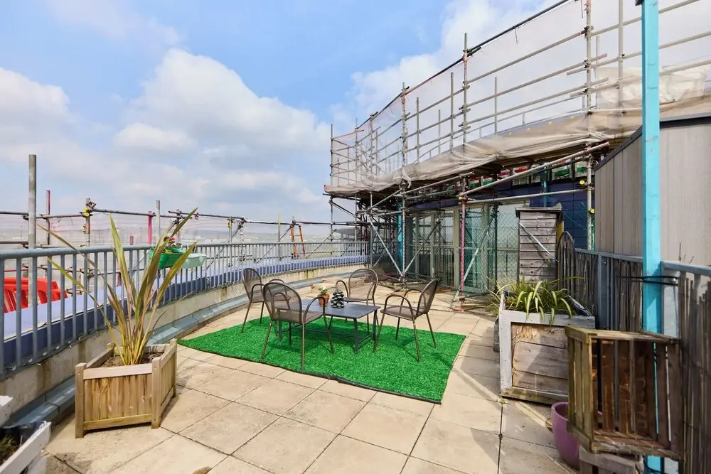 The Queensland Sanctuary - Trendy 2bdr Flat With Terrace