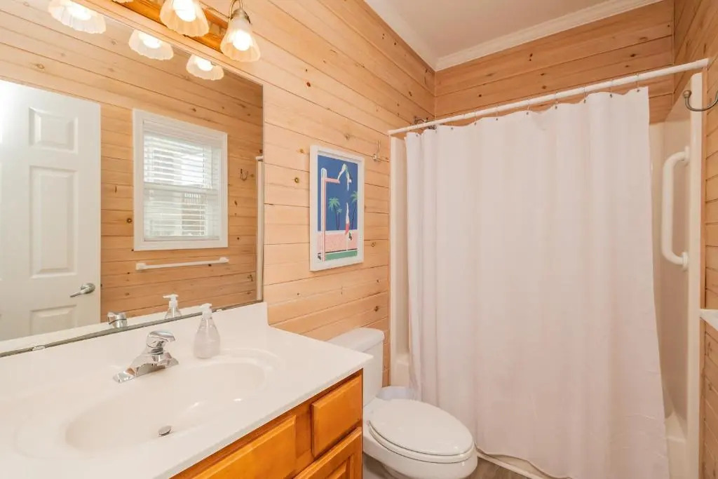Casa Bianca by Oak Island Accommodations