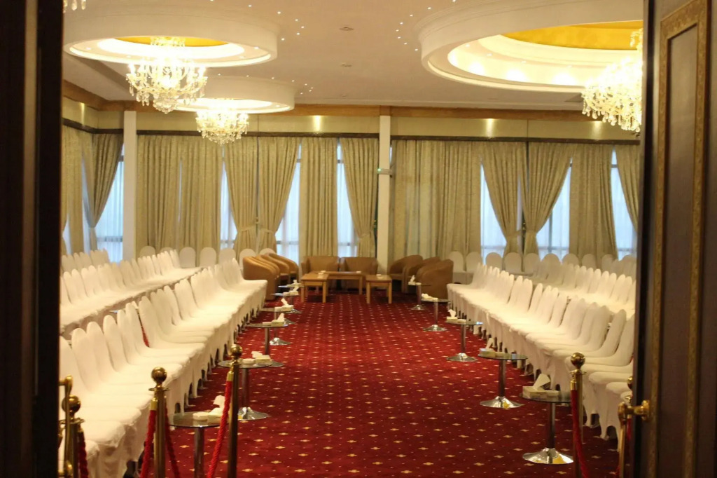 Meneur Hotel