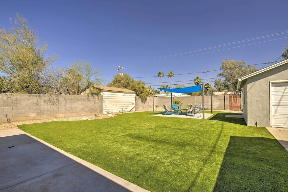 Work, Play, Explore! Cottage 2 Mi to Dtwn Phoenix