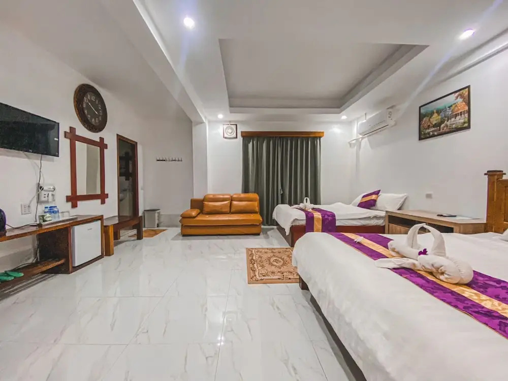 NuttyPhoy Hotel