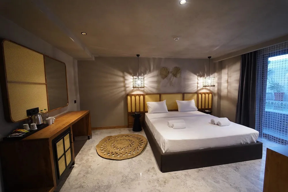 Icon Beach Suites Hotel Sovalye Island