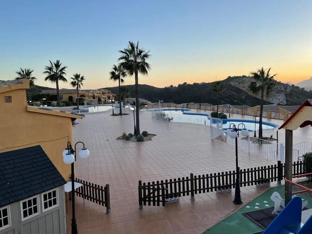 Tranquility, sun, breathtaking views & 7 minutes drive to sea