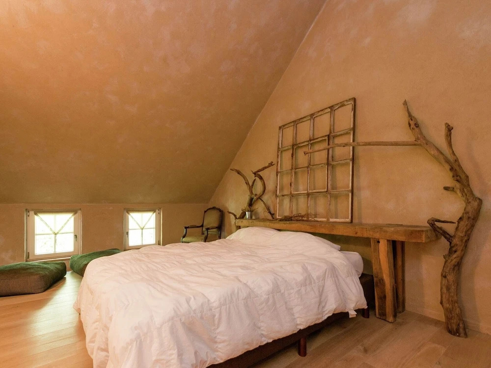 Magnificent Manor in Vresse-Sur-Semois with Sauna