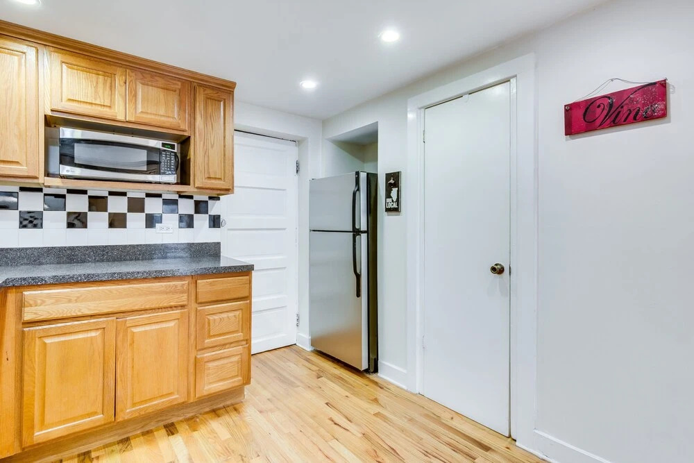 Classic 2 Bedroom Roscoe Village Apartment by AllSet Turnover