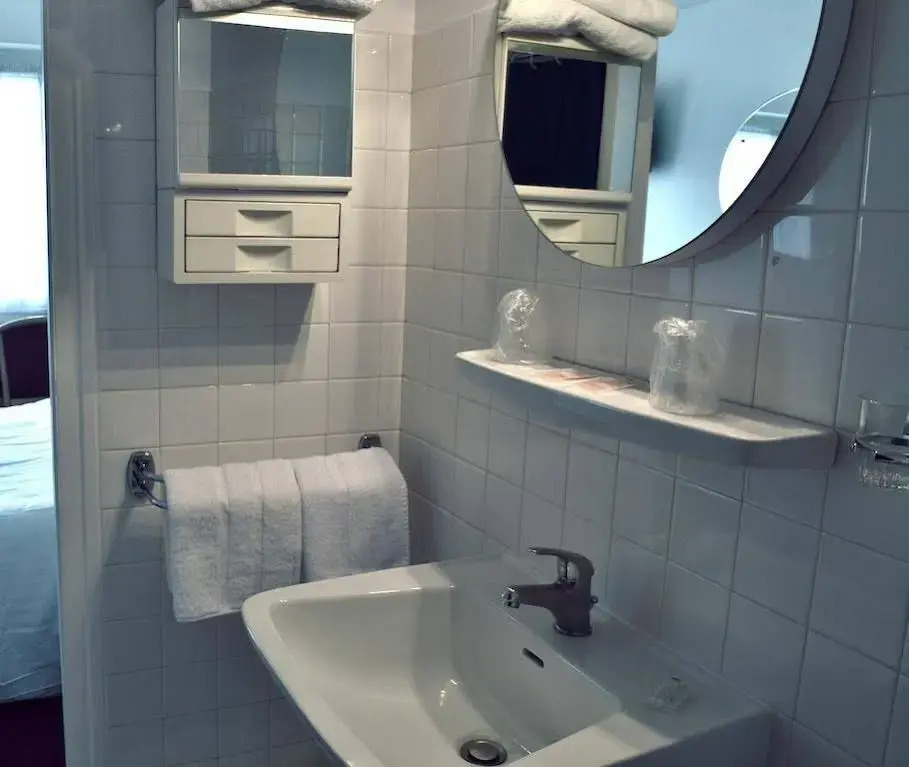 Louis Hotel