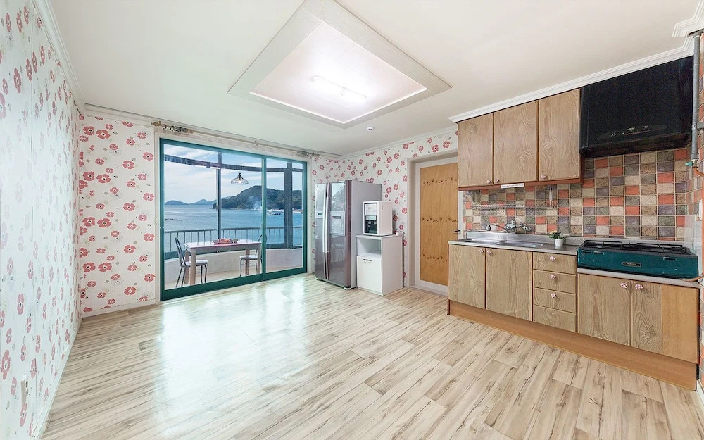 Sunbeach Pension