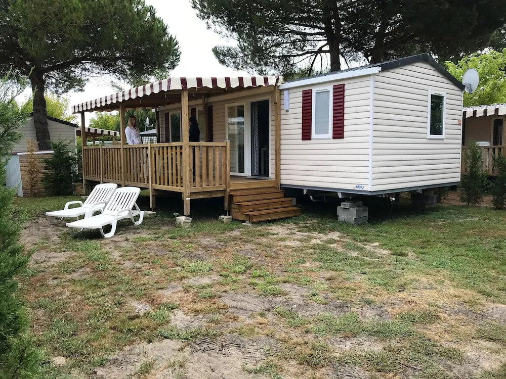 Property With 3 Bedrooms in Les Mathes, With Pool Access and Enclosed
