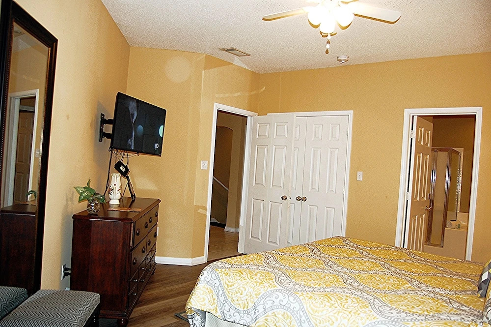 Legacy Villa 0406 3 Bedrooms 2 Bathrooms Condo