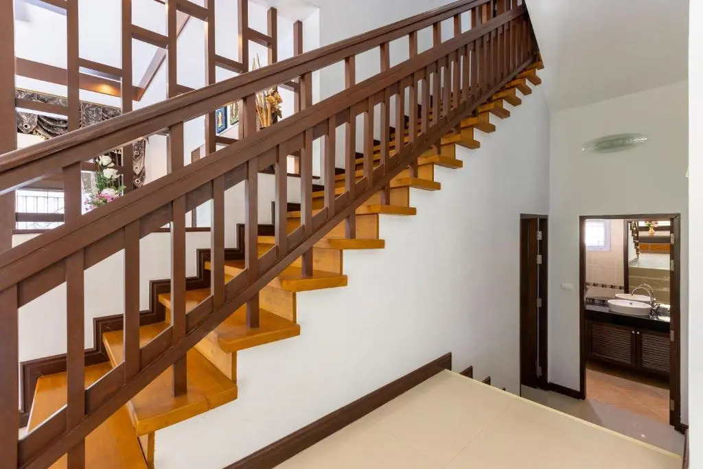 5 Bedroom Pool Villa Close To Town H5