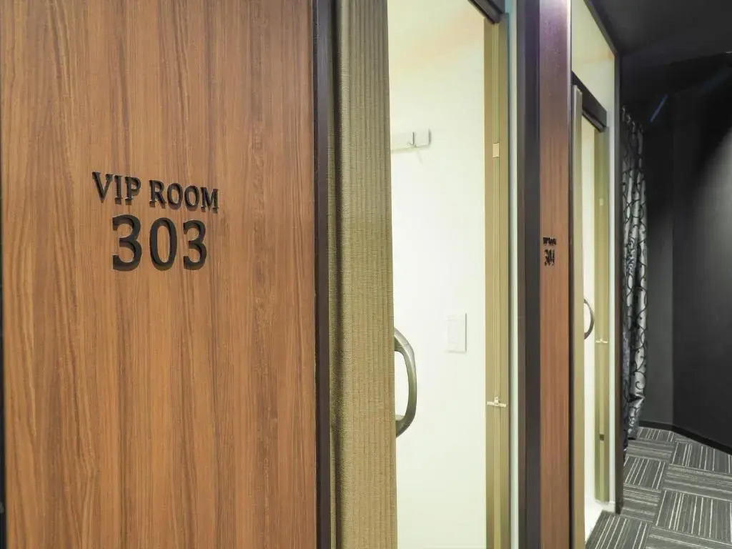 LEO YU Capsule Hotel Nishifunabashi