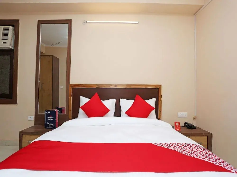 OYO Flagship 15751 Main Wazirabad Road