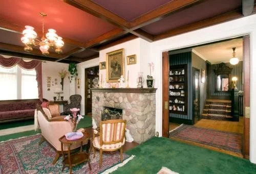 The Victorian Tudor Inn