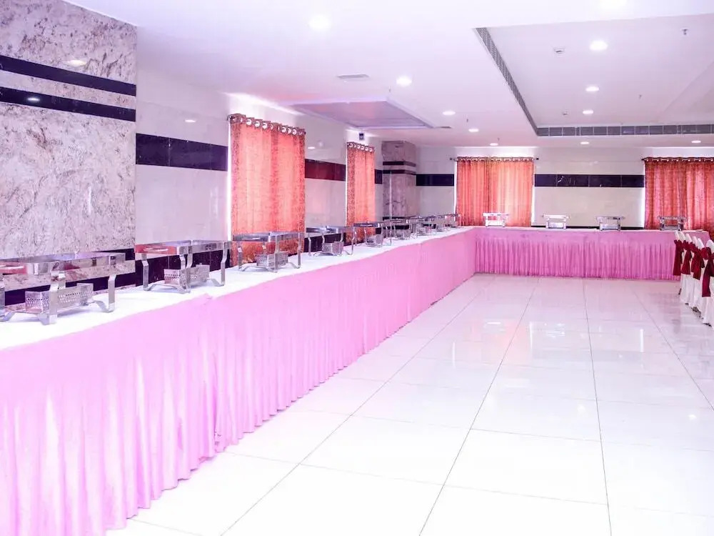 Bhadras Grand by OYO Rooms