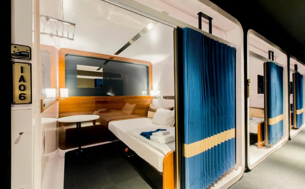 First Cabin Station Wakayama Station