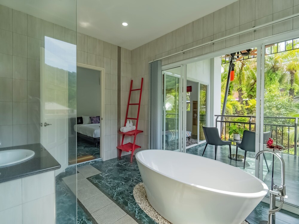Chalong - 10 BR Private Pool Villa - Villa Nap Dau - Phuket