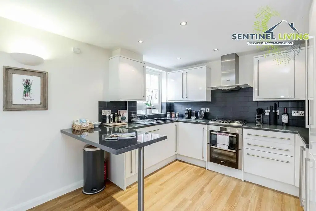 Sentinel Living Serviced Accommodation, Windsor, 2 Bedroom Apartment with Free Parking and WiFi