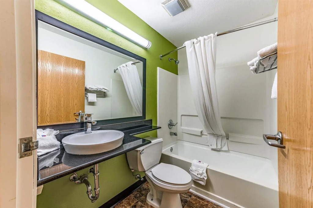 Motel 6-Charlotte, NC - University