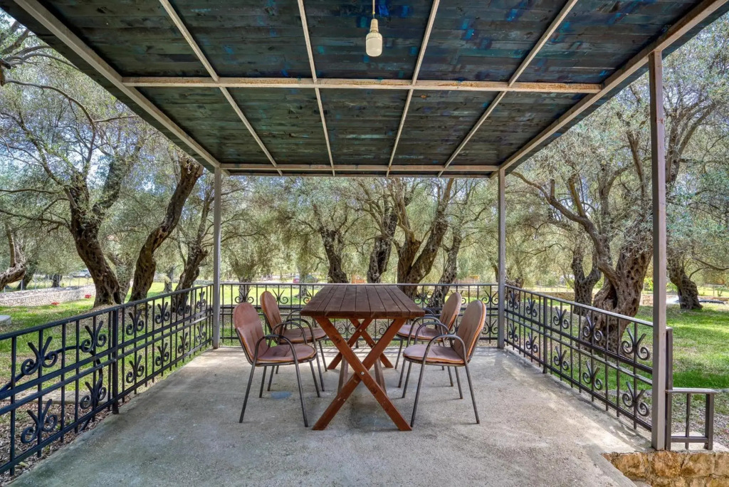 Stonehouse in Olives