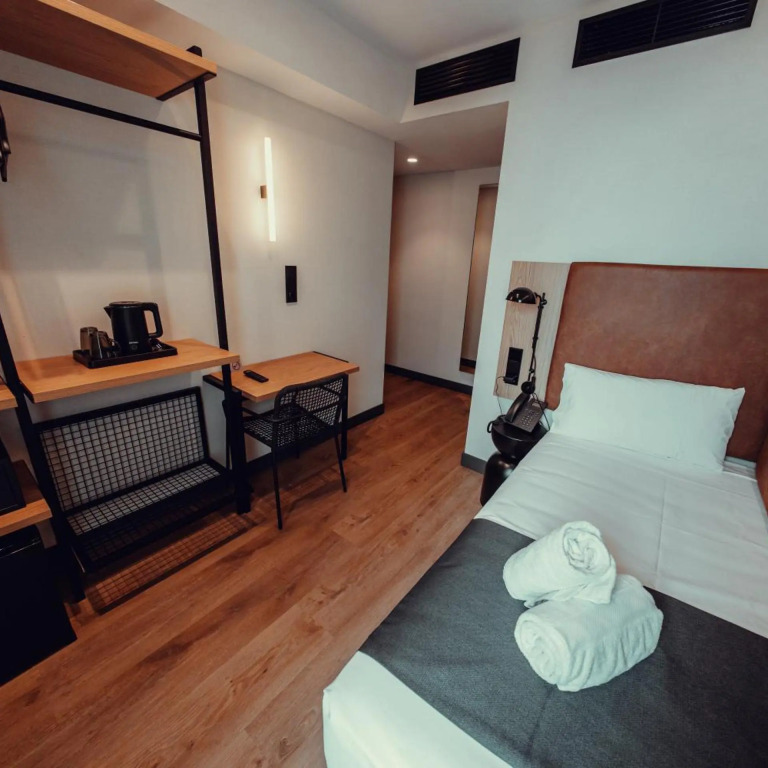 Hotel Transit