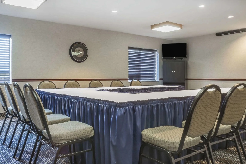 Comfort Suites