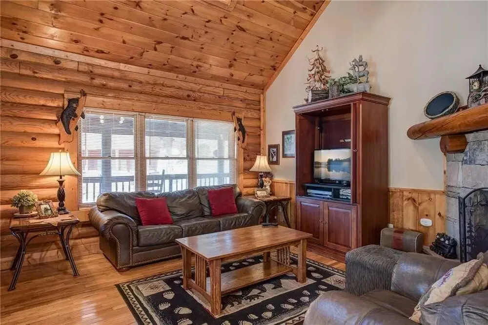 Another Day Inn Bearadise 2 Bedroom Home with Hot Tub