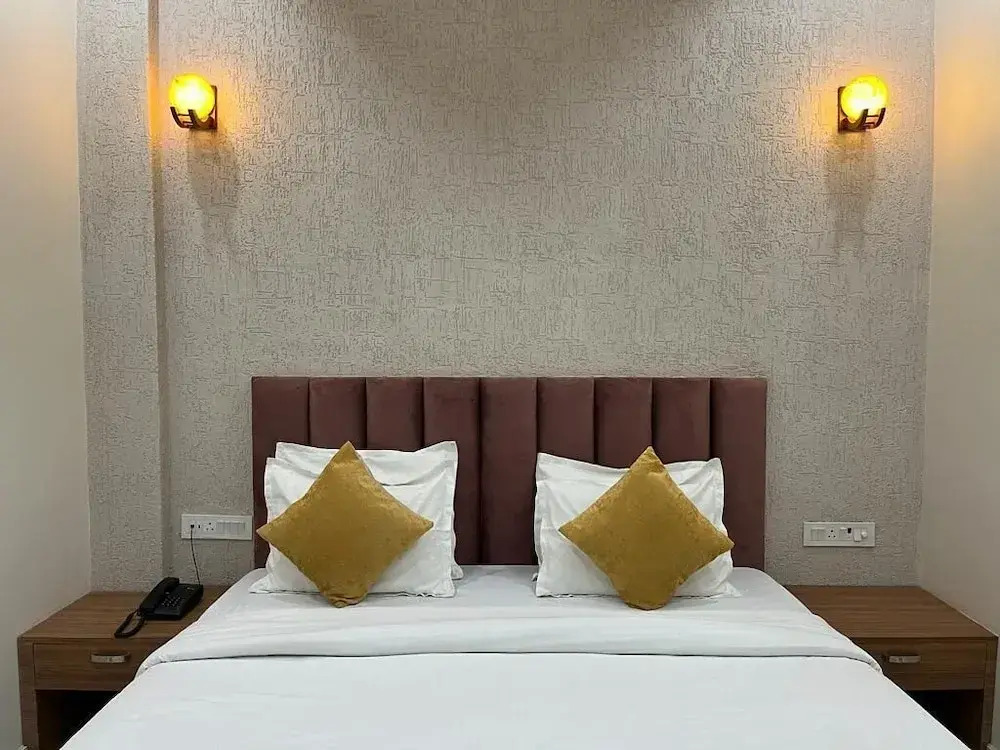 Hotel Satsang Grand
