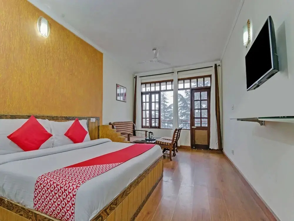 Pax Hotel Ark 150 meters from Mall Road