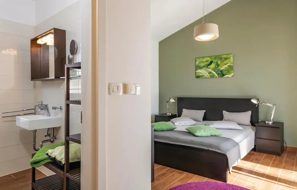 Amazing Home in Valbandon With Wifi and 4 Bedrooms