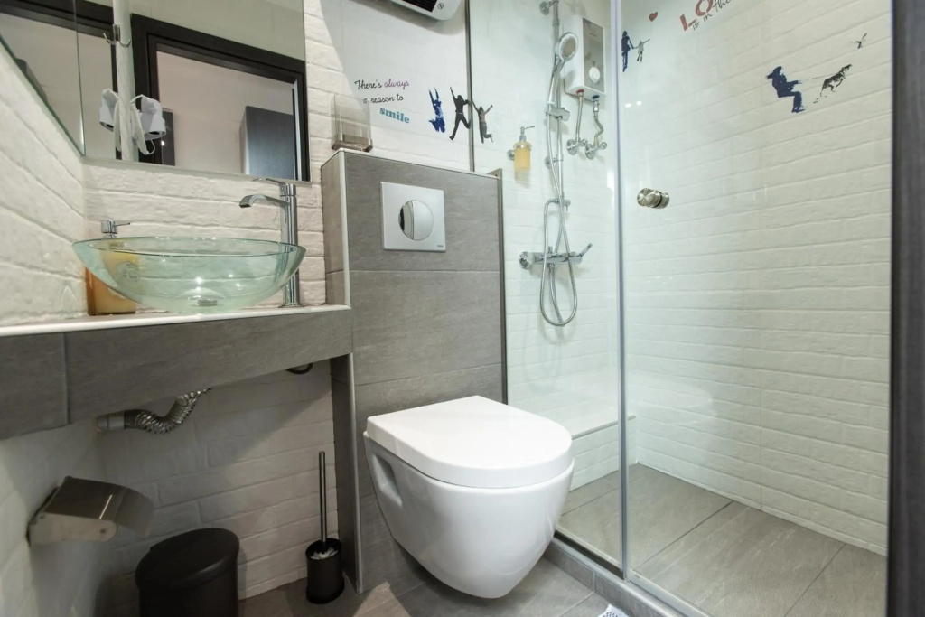 Downtown Luxury Boutique Suites : the yellow suite