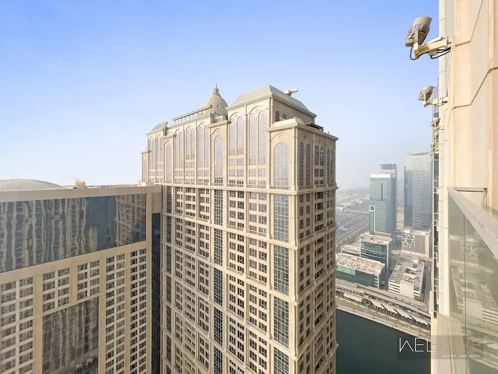 WelHome - Stunning 3BR Apartment with Balcony and Canal View