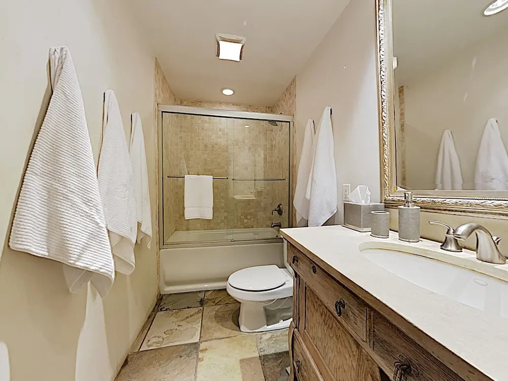 New Listing! Cozy Getaway Near Plaza & Railyard 2 Bedroom Condo