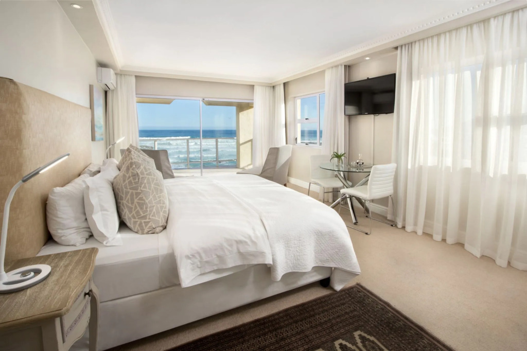 Hermanus Beachfront Lodge