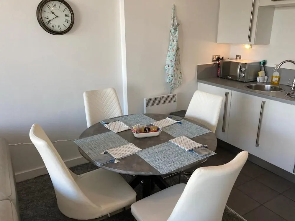 Zenith City Centre Apartment - Stay Longer and Save