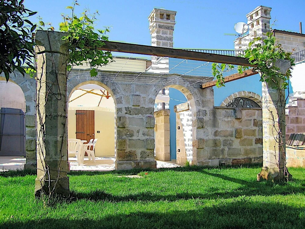 Comfortable House with Fenced Garden - Surano - Fireplace