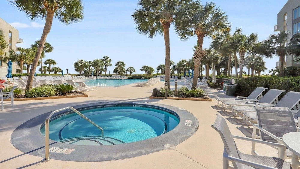 503 Shorewood 2 Bedroom Condo