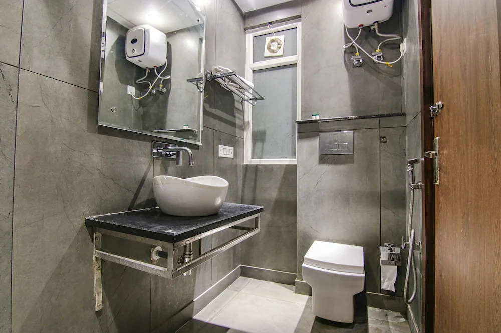 FabHotel Moro Rohini Sector 4