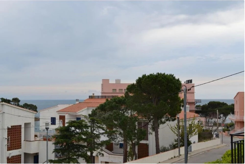 106029 - Apartment in  Llançà