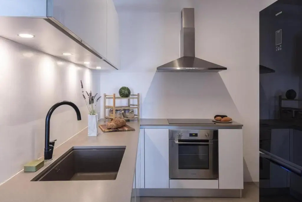Villa Agapi, 2 min walk to the beach & heated pool, by Red Windmill Villas