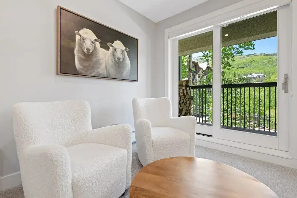 Platinum-Rated 2 Bedroom Ski In, Ski Out Condo In Bc Village