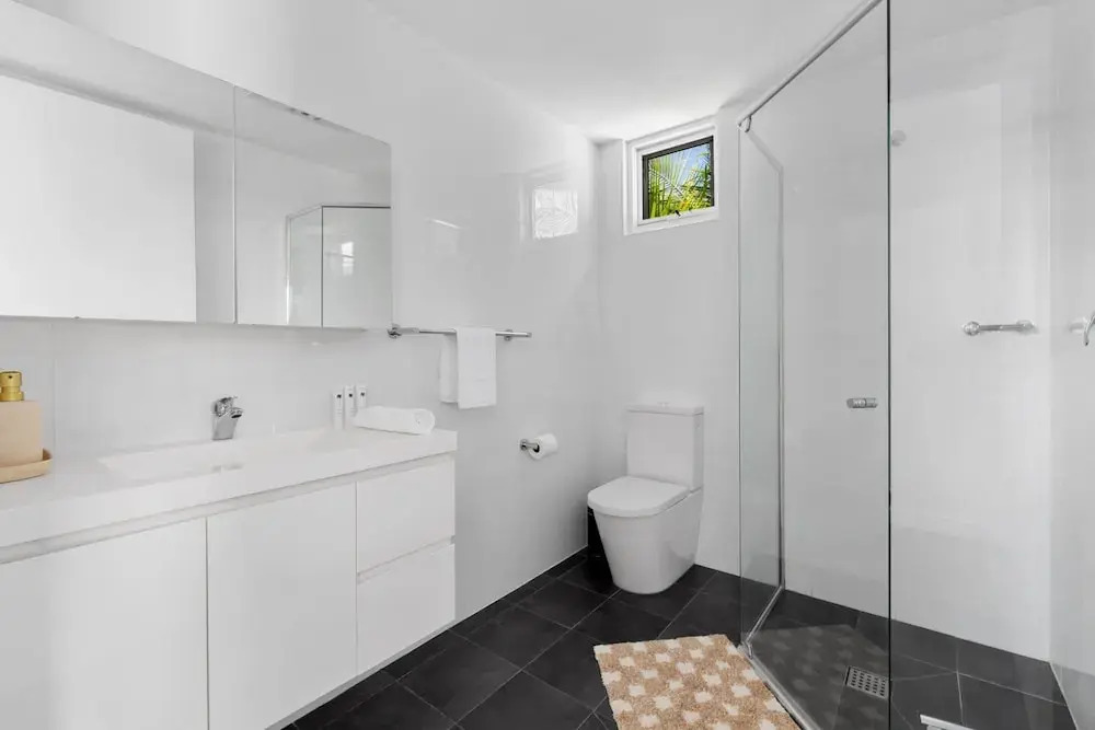 Relaxing 2-bed Home Close to Beaches and Parks