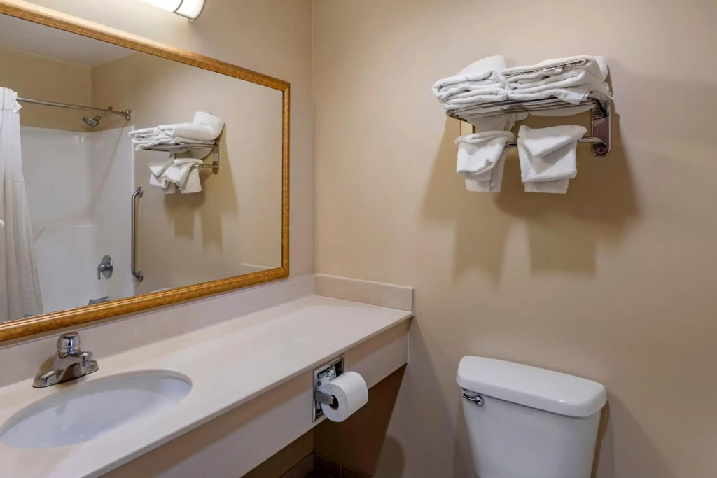 Quality Inn & Suites near Owensboro & Holiday World GOLD AWARD WINNER