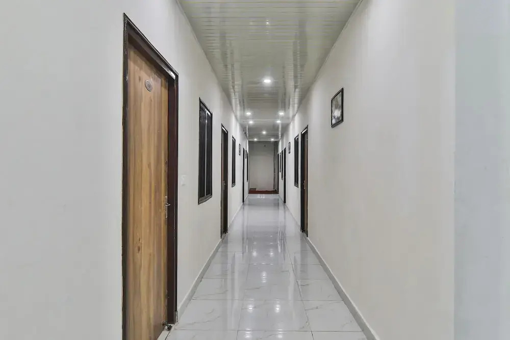 FabHotel Lucknow Inn