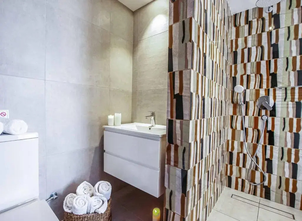 Protaras Art House Seviews