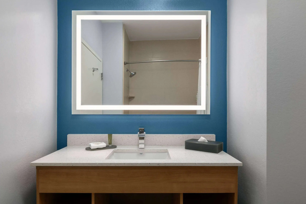 La Quinta Inn & Suites by Wyndham Ft Worth-Burleson